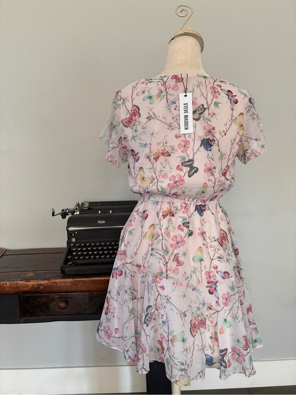 Steve Madden Kirsty Chasing Butterflies  Dress in Sweet Pink - Size Small - Picture 5 of 16